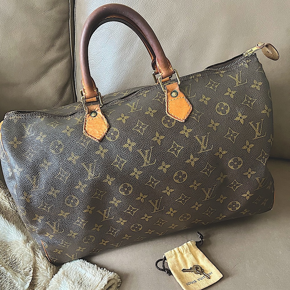 AUTHENTIC AA2018 Louis Vuitton Speedy 40 dust bag, Lock, 2 keys and Box